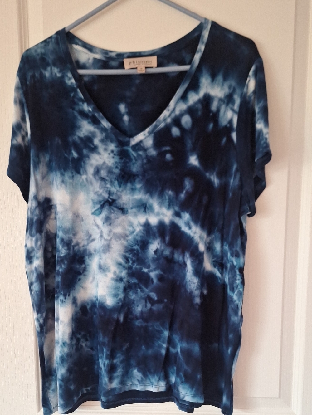 Philosophy Navy and White Tie-Dye V-Neck Short Sleeve Top